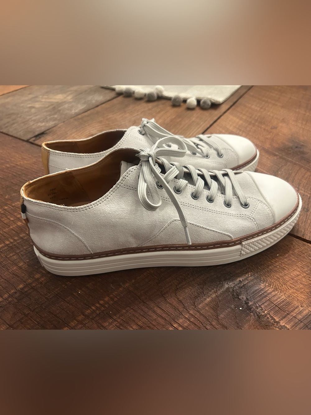 Men's Allen Edmonds Pasadena Suede Cap-Toe Sneakers - Size 10 Great Condition.
